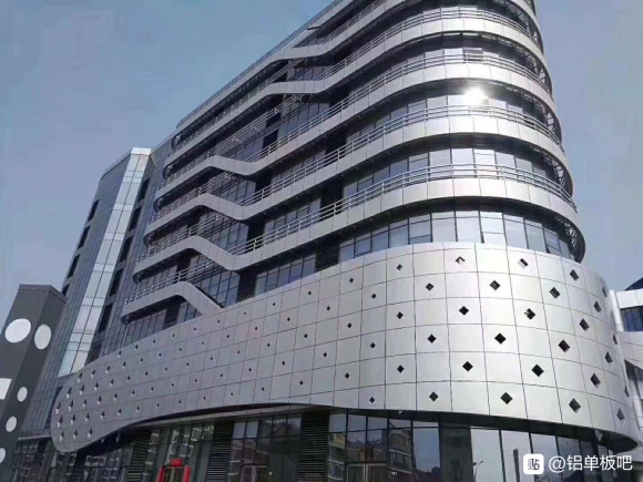 造型铝单板2 32bacd0b22ea4505ad5f9a15d87685c2_4.jpg