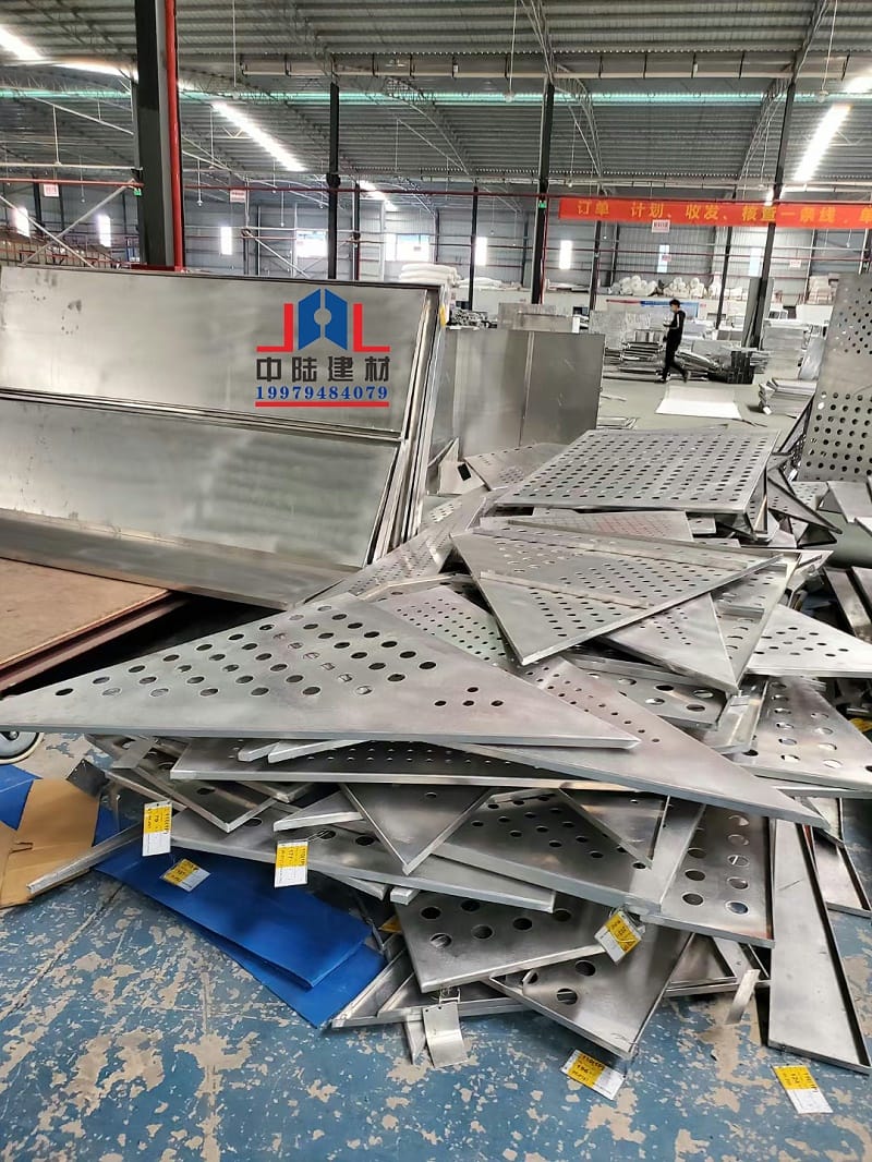 三色冲孔铝单板 a458c32b974d4dec9e459bbffe57c9c2_12.jpg