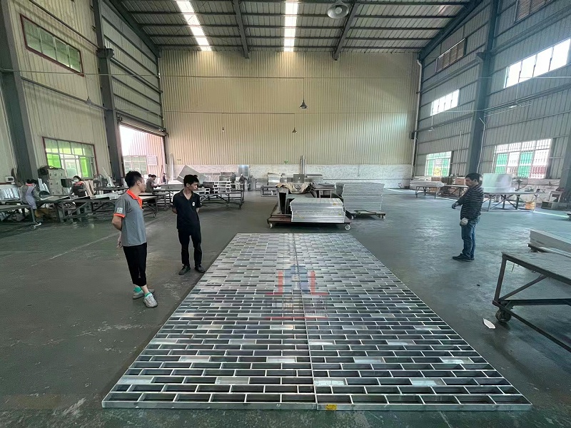 铝屏风 e070c21587a044a3aeb888e8ab24ffc2_5.jpg