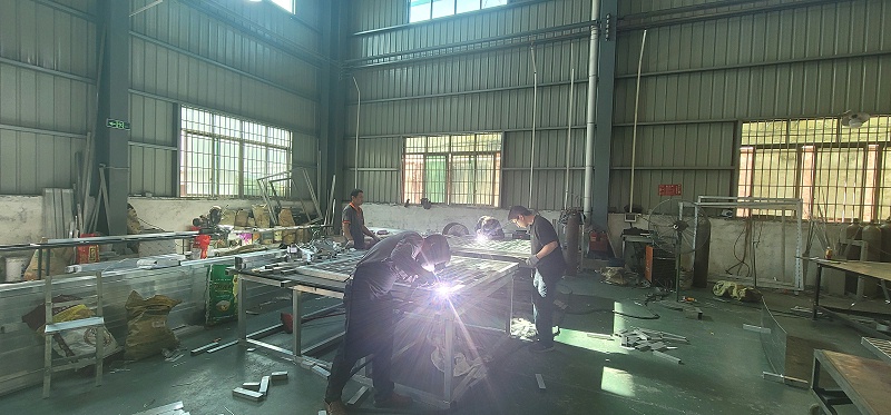 铝屏风焊接 e070c21587a044a3aeb888e8ab24ffc2_9.jpg