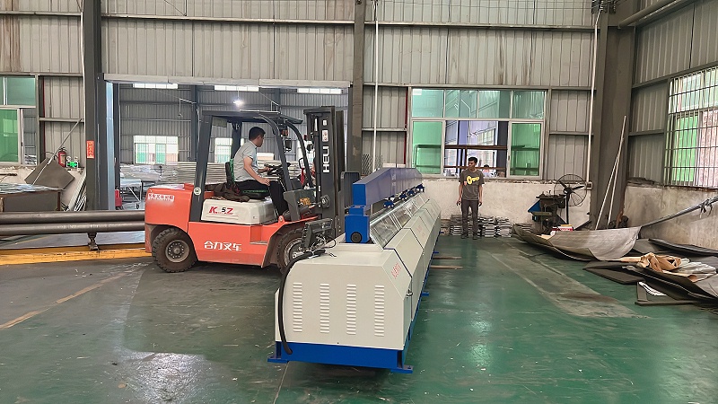 幕墙铝单板制造工厂新增数控滚弧设备